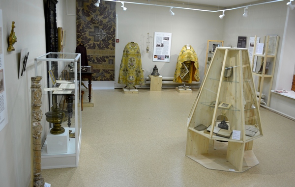 Экспонаты религиозной истории национального парка «Онежское Поморье» представлены на выставке «Свет невечерний»